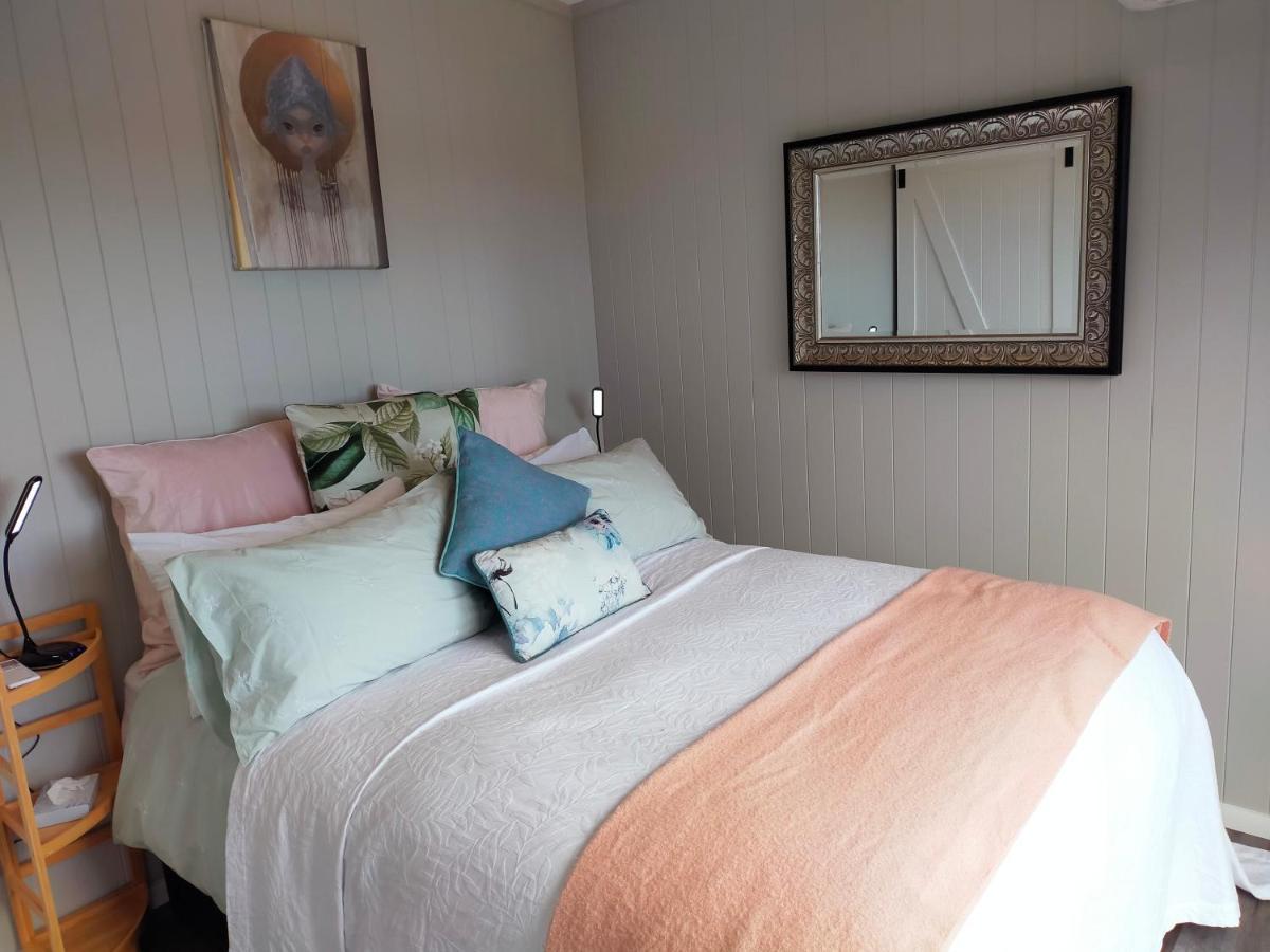 Secluded, Private Rural Retreat Mins From Warkworth -"Avondale" Minihouse Villa ภายนอก รูปภาพ